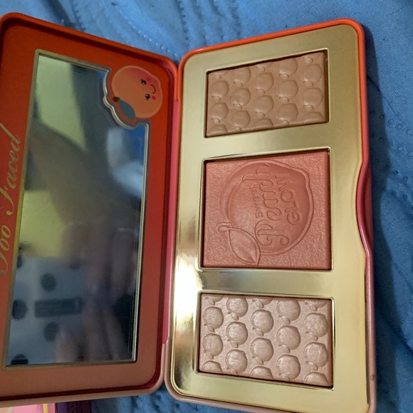 Too Faced Sweet Peach Glow Highlighting Palette - Picture 1 of 2